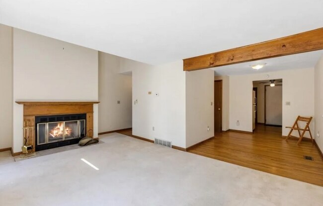 Building Photo - 8192 Honeysuckle Dr
