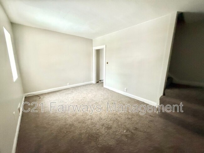 Building Photo - 866 Vankirk St