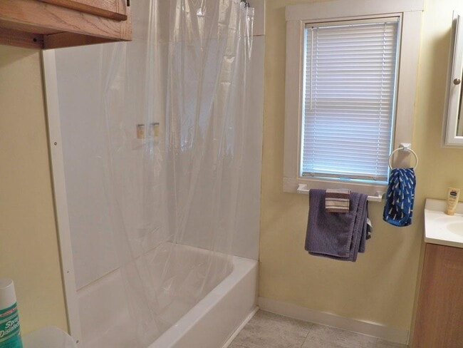 Building Photo - 2337 2nd New Hampshire Turnpike N