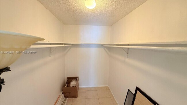 Building Photo - 415 Executive Center Dr
