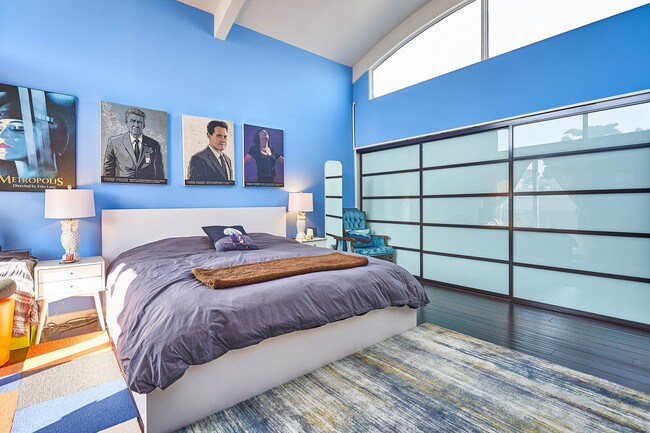 Building Photo - 4804 La Villa Marina