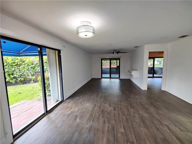 Building Photo - 5201 SW 31st Ave