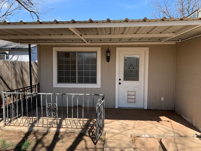 Building Photo - Recently Renovated Home Near Texas Tech Un...