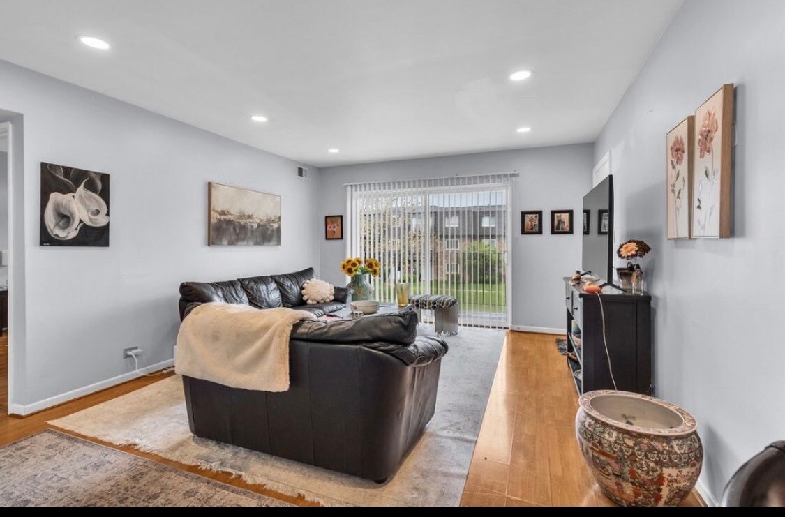 Building Photo - 9405 Bay Colony Dr