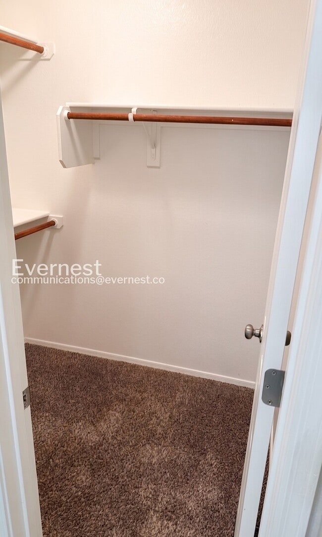 Building Photo - 2 Bed/2 Bath Home with Fenced Yard & Garage / Available Now!