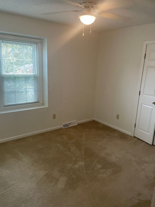 Building Photo - 3 Bedroom, 2 Bathroom house