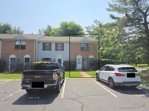 Building Photo - 120 Pear Tree Ln