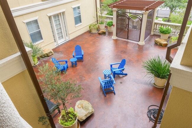 Building Photo - 7134 Mapleridge St