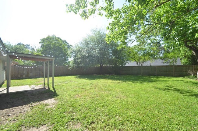 Building Photo - 2618 Foliage Green Dr