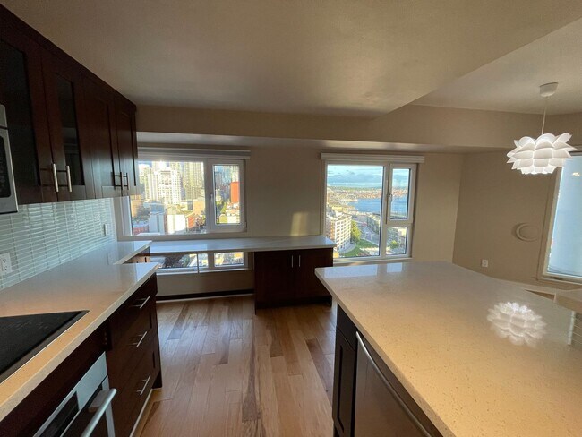 Building Photo - Beautiful Home In Arbor Place Tower