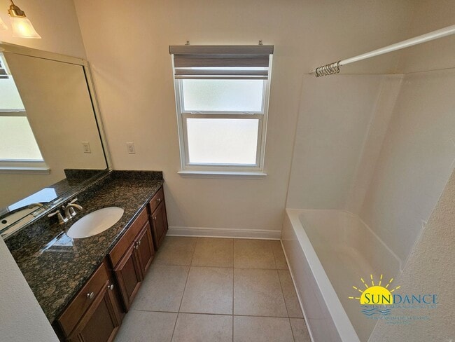 Building Photo - Charming Two-Story 3BR Cul-De-Sac Home in Santa Rosa Beach!