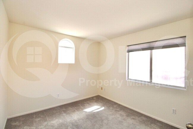 Building Photo - 1326 E Helena Dr