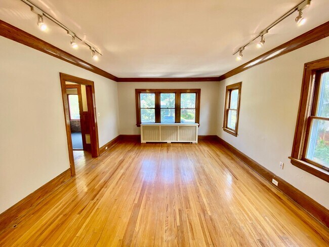 Building Photo - 3448 Girard Ave S