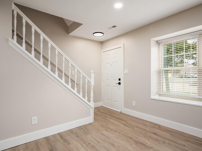 Building Photo - 631 Pebble Pl Dr