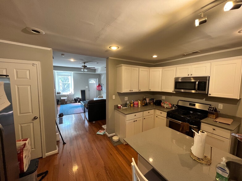 Building Photo - 112 Seville St