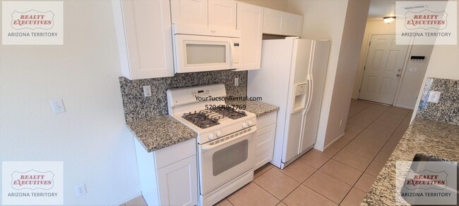 Building Photo - Valencia Rd & Headley Rd 3/2 - July move in special! - All tile floors and updated kitchen