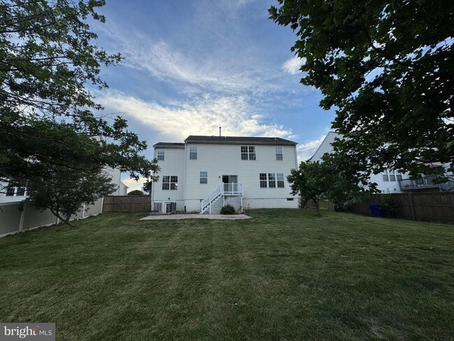 Building Photo - 105 Fredericksburg Dr