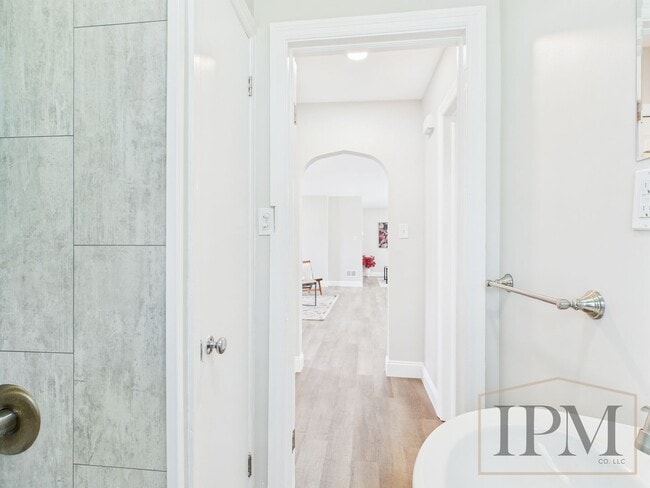 Building Photo - Available Now! Beautiful 3 Bedroom 2 Bath ...