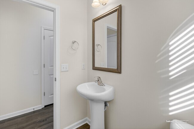 Building Photo - 98 Crystal Lake Dr