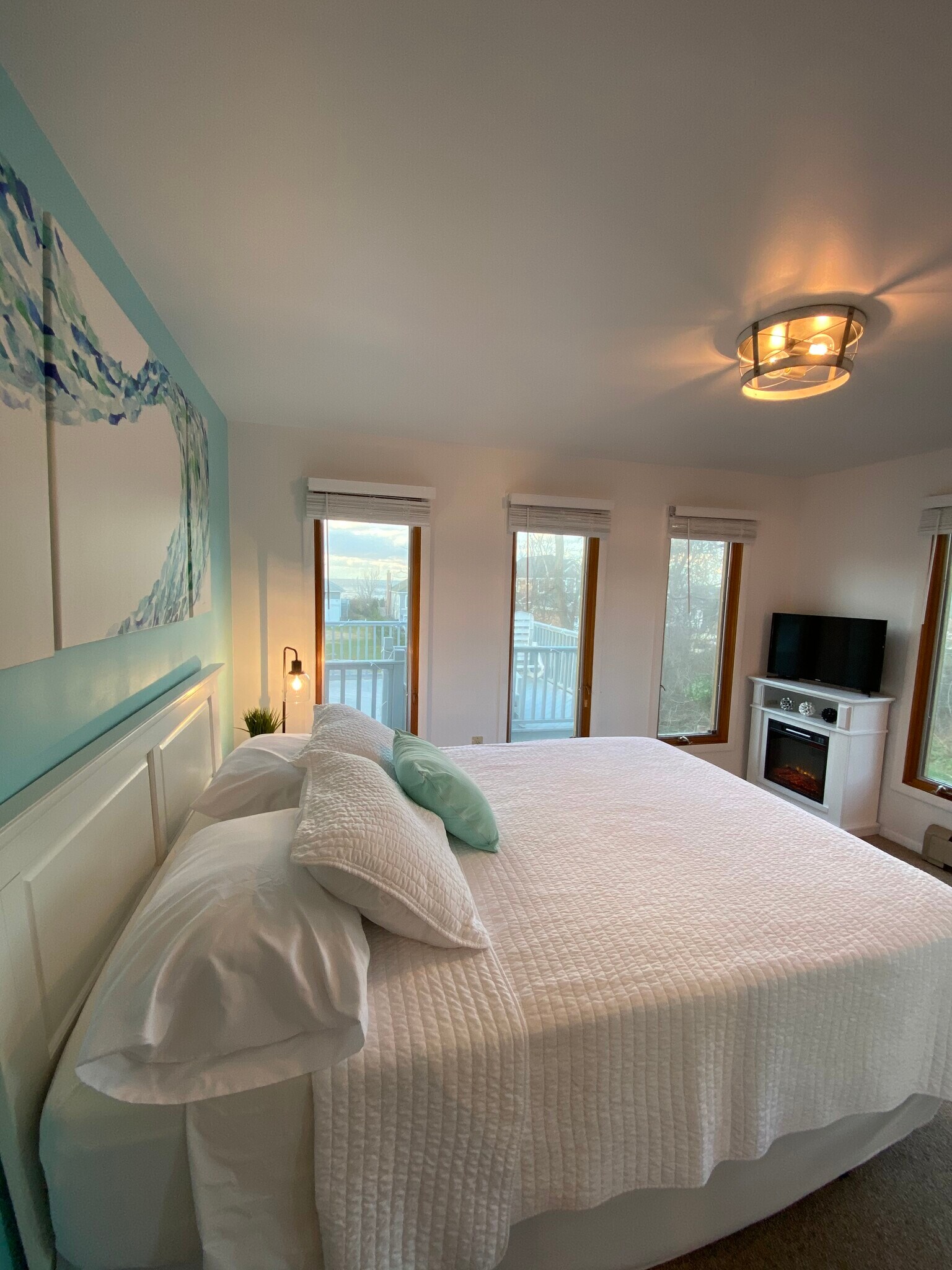 Building Photo - 930 Sound Shore Rd