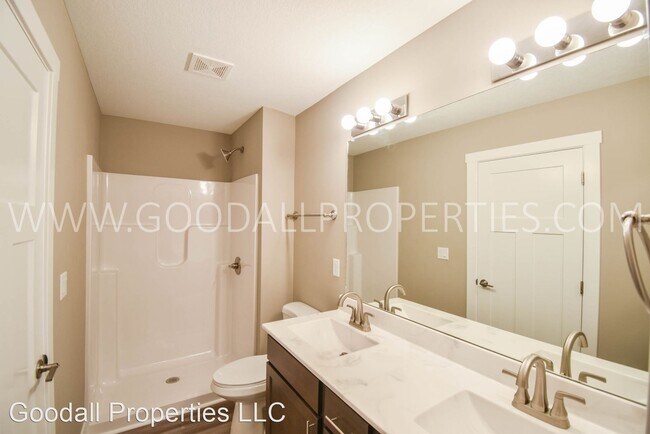 Building Photo - 4 br, 3 bath House - 1004 Warren St