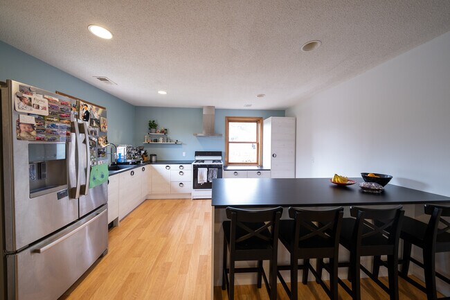 Building Photo - 14130 35th Ave N