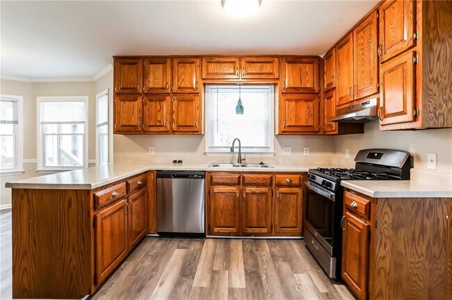 Building Photo - 2090 Breconridge Dr S W