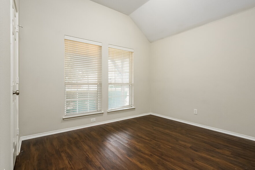 Building Photo - 12124 Rowsley Ln
