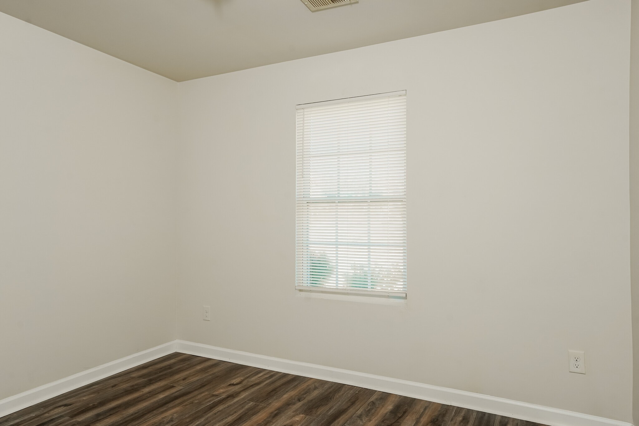 Building Photo - 401 Hawthorn Trail