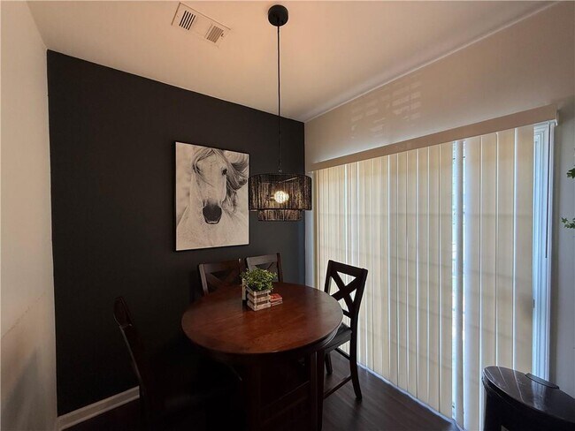 Building Photo - 1524 Cove Creek Cir