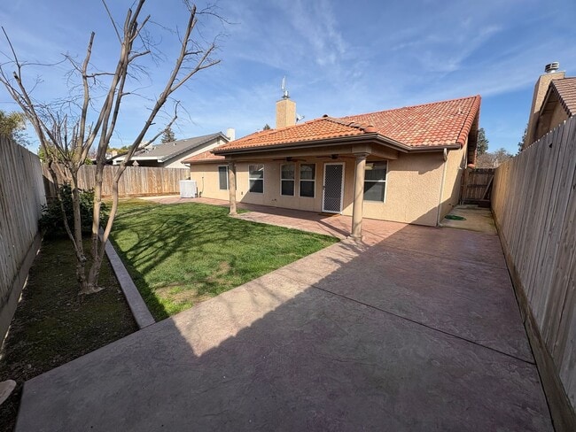 Building Photo - NW Visalia Home coming soon!