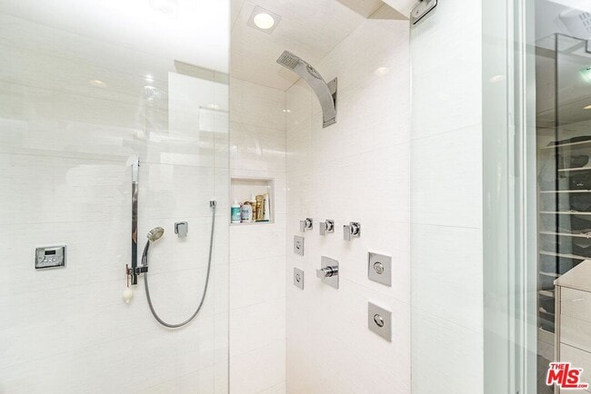 Building Photo - 16722 Charmel Ln