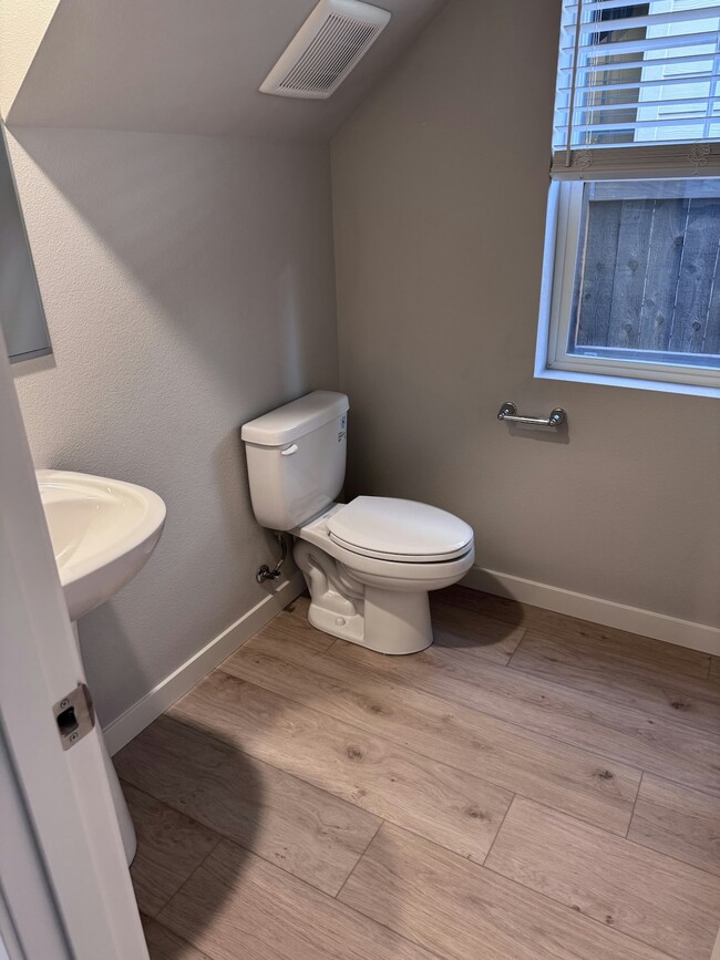 Building Photo - 7298 SE Madrone St