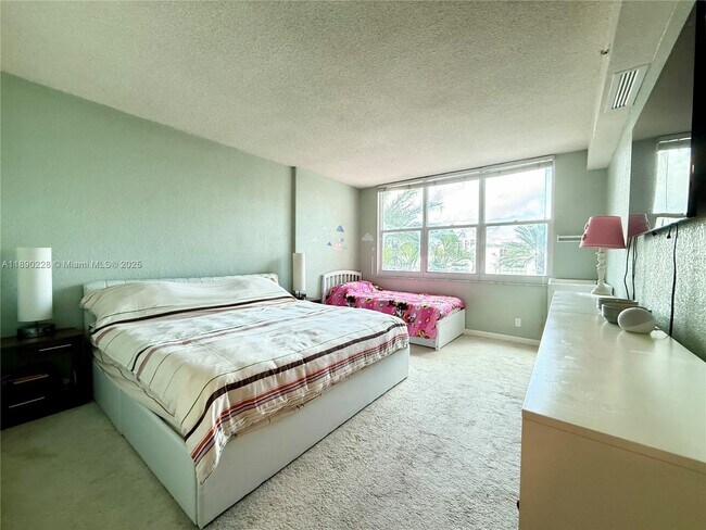 Building Photo - 2501 S Ocean Dr