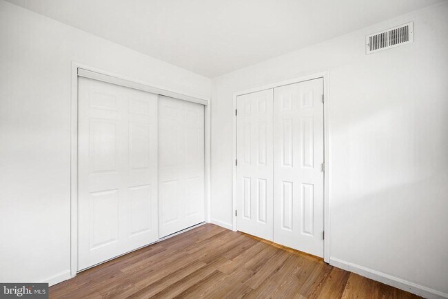 Building Photo - 4965 Americana Dr