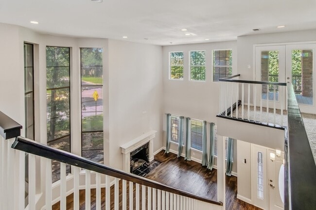 Building Photo - 102 Pebble Beach Dr