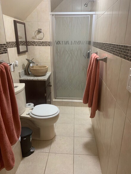 Building Photo - 95 Sycamore Ave