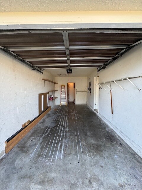 Building Photo - 819 Poinciana St