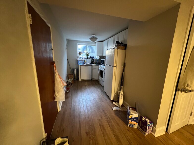 Building Photo - 63 Selkirk Rd