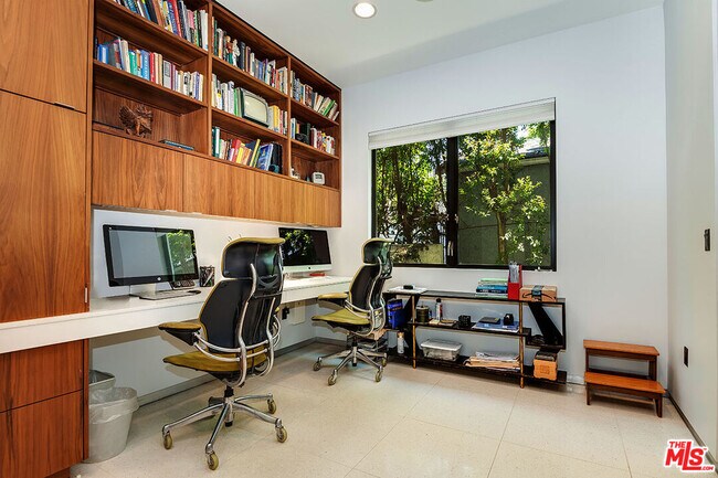 Building Photo - 4233 Shadyglade Ave