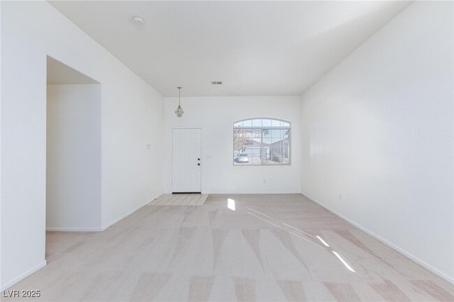 Building Photo - 109 La Suena Ct