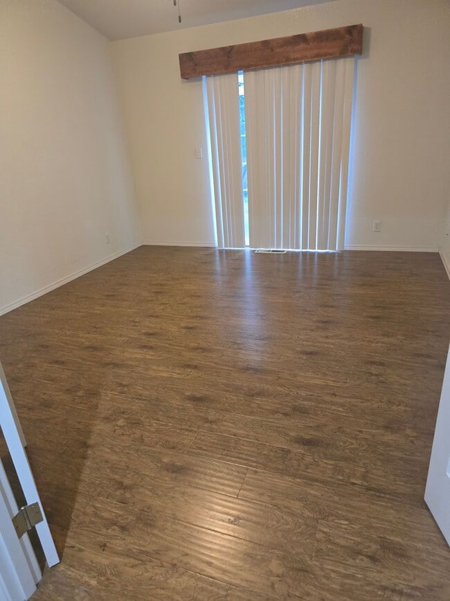 Building Photo - 3 bed 2 bath Home for Rent in Grants Pass