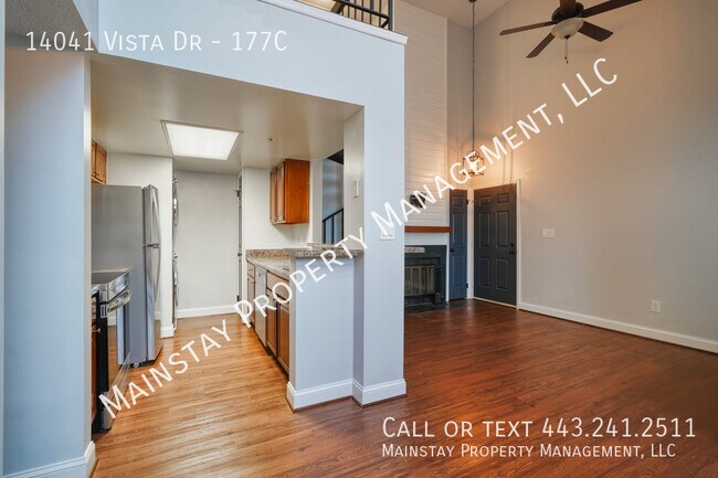 Building Photo - Beautiful 1 Bedroom Condo W/ Bonus Loft Sp...