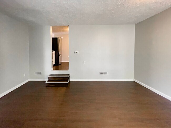 Building Photo - PRELEASING for AUGUST! 5 Bedroom, 3 Bathroom Home Close to Campus: In-Unit Washer and Dryer