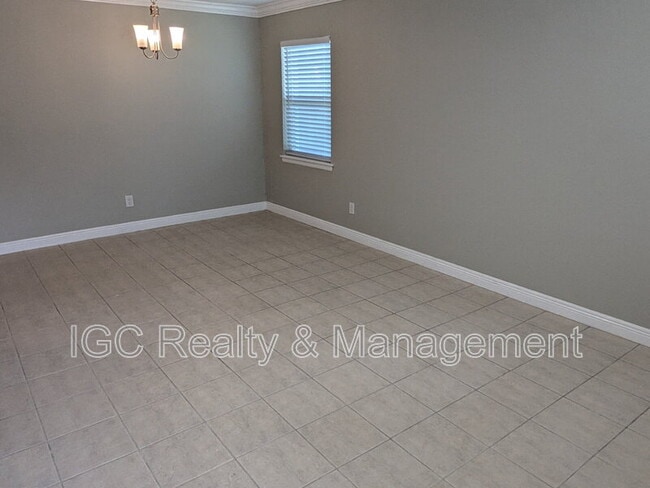 Building Photo - 108 Flug Ave