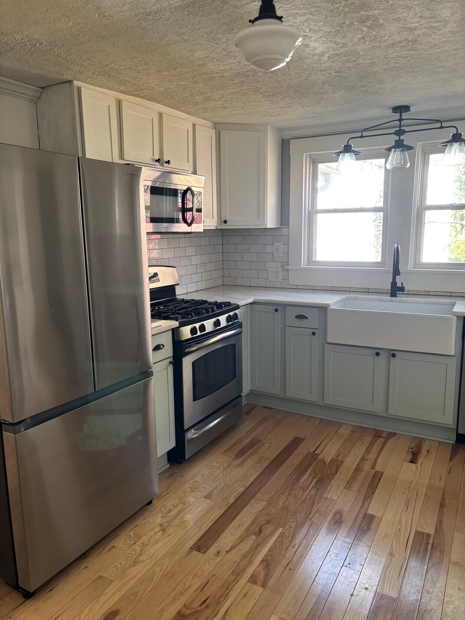 kitchen - 127 Shelburne Rd