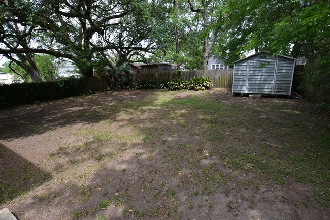 Building Photo - Vintage! Newly updated 3 bedroom, 2 bath h...