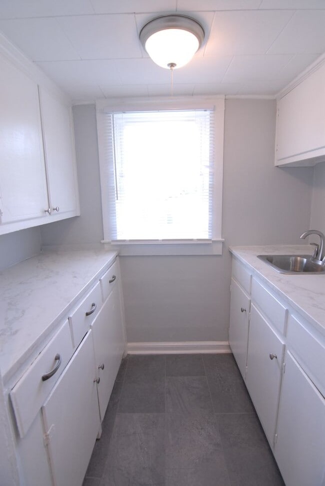 Building Photo - APPLICATIONS PENDING! Charming blue renova...