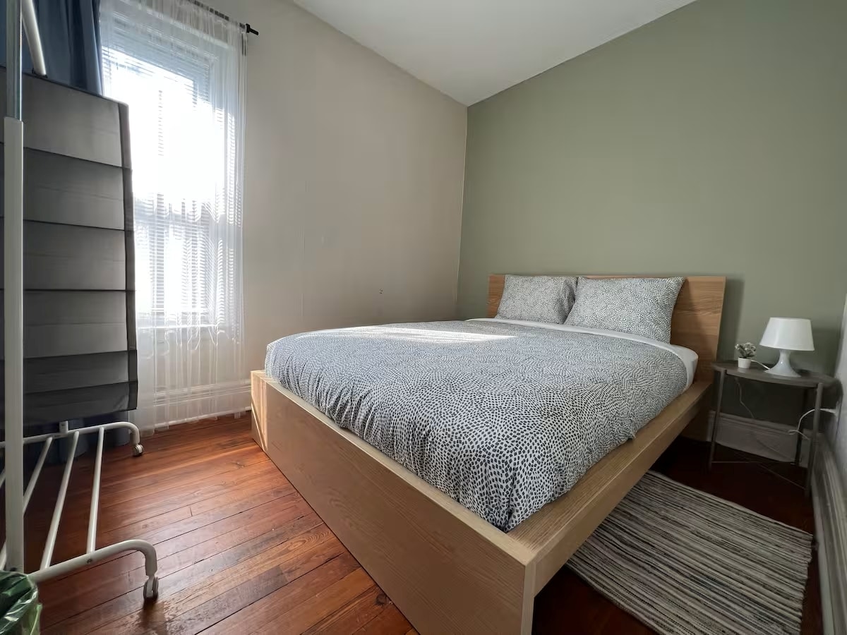 Building Photo - 203 W Tupper St