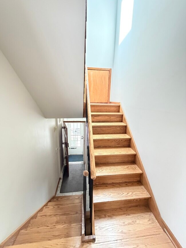 Building Photo - 5557 S Harper Ave